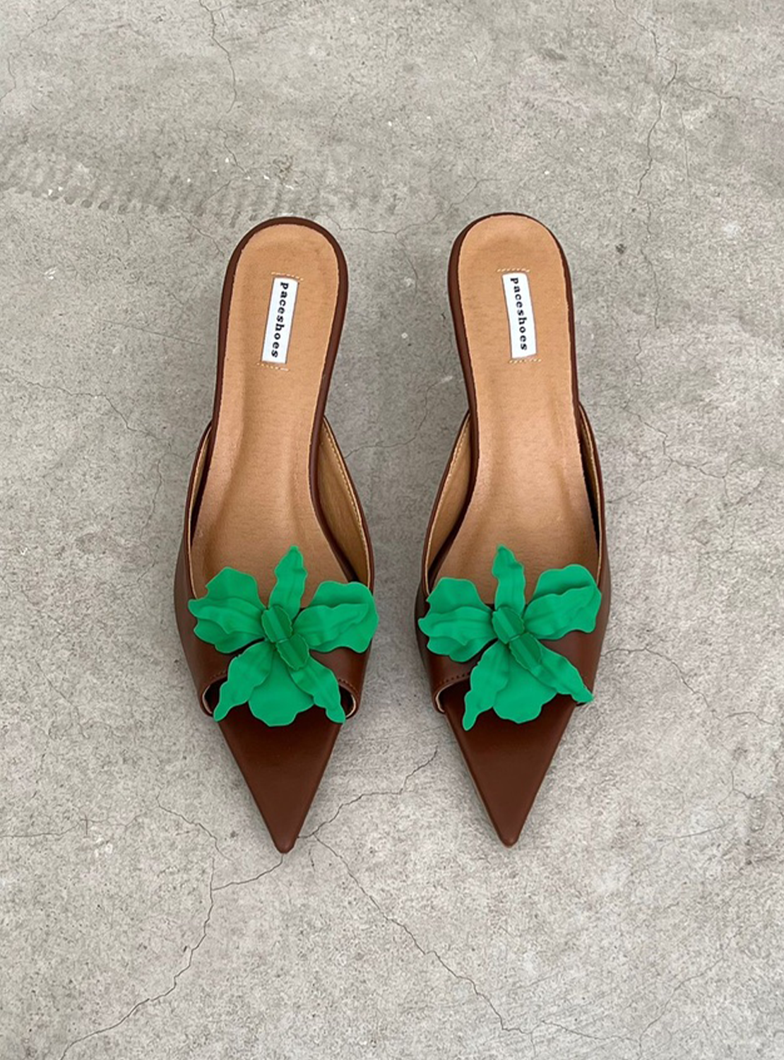 Frida - Green on Brown